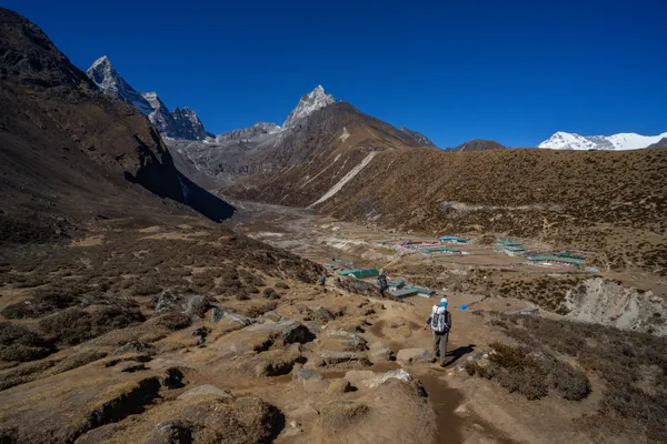Trekkers follow the rocky trail toward Machhermo at 4,470 meters
