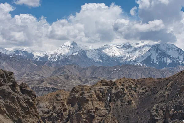 Dramatic mountain views along the rugged route between Dhi and Luri Gomba